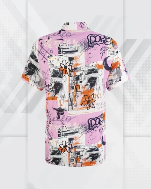 Casual wear: Short-sleeved button-down in an elaborate, colorful abstract print.