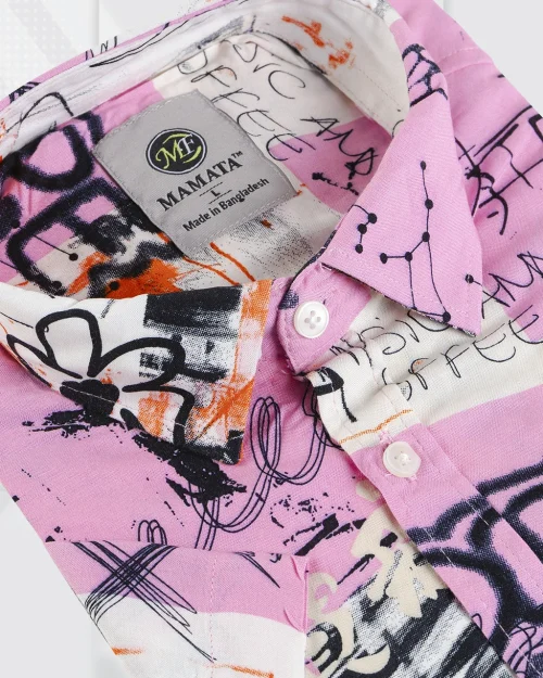 Casual wear: Short-sleeved button-down in an elaborate, colorful abstract print.