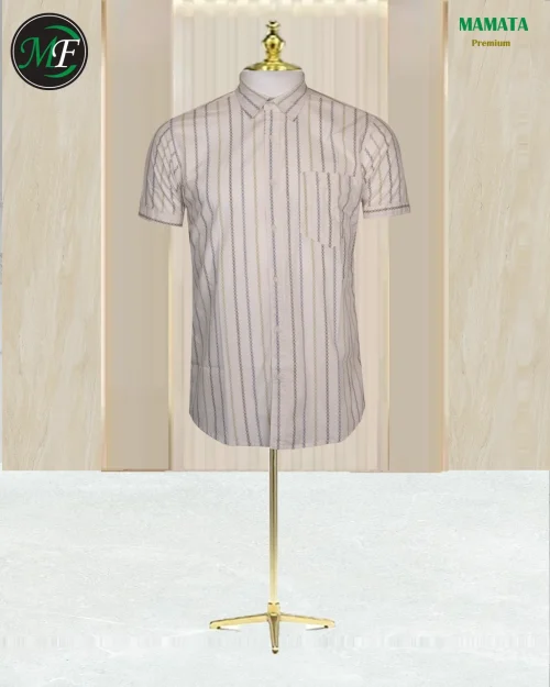 This high-quality men's cream shirt is ideal for summer, offering a clean and muted look that keeps you cool.
